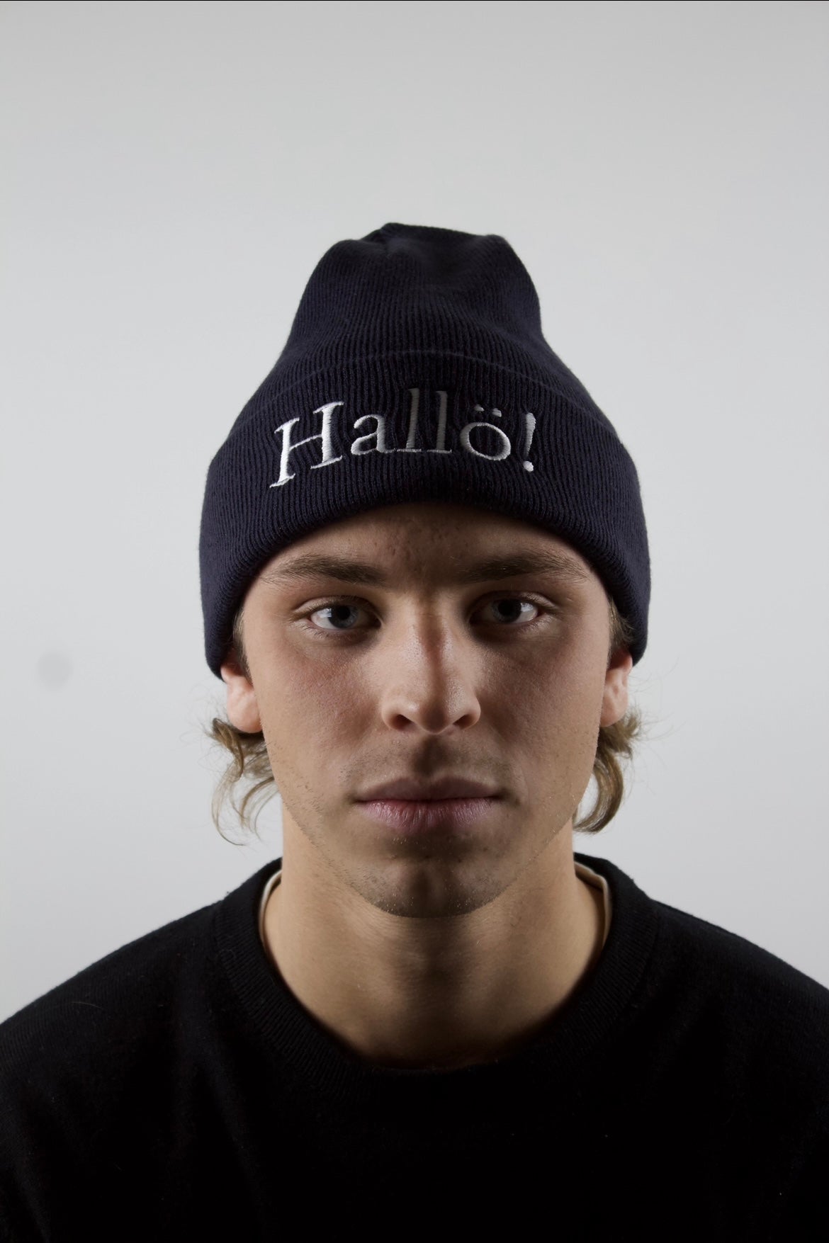 MARINBLÅ | HALLÖ! – Lite Schysstare